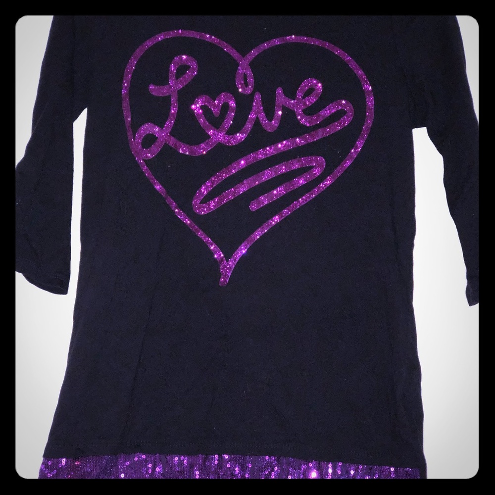 Girls T, with quarter-length sleeves in black